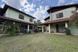 Villa di 300 m² con più di 5 locali a Monte Santa 