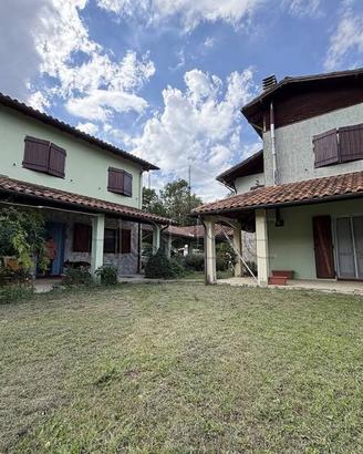 Villa di 300 m² con più di 5 locali a Monte Santa 
