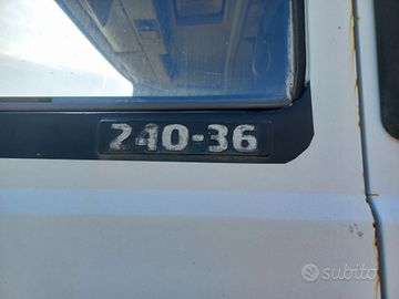 Iveco con gru ribaltabile