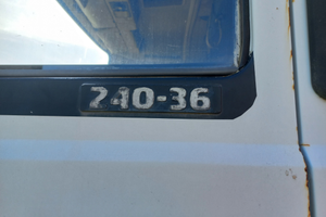 Iveco con gru ribaltabile