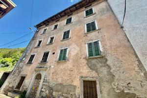 PALAZZINA A VIONE