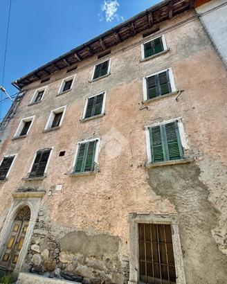 PALAZZINA A VIONE