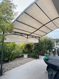 Pergola addossata