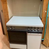 Cucina 4 fuochi e lavatrice