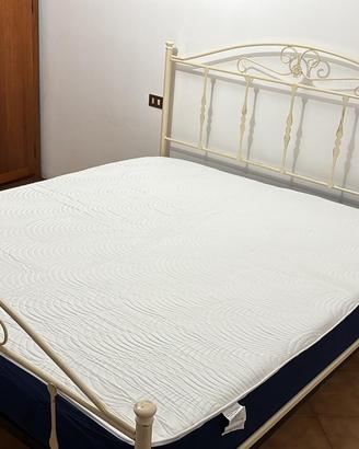 Letto con doghe e materasso