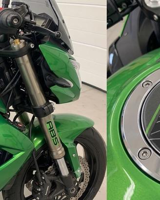 Kit Adesivi Kawasaki & Protezione Tappo Serbatoio