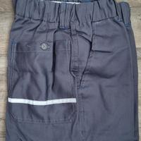 Pantaloni da lavoro nuovi.
