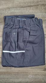 Pantaloni da lavoro nuovi.