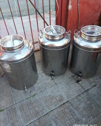  3  fusti per olio nuovi
