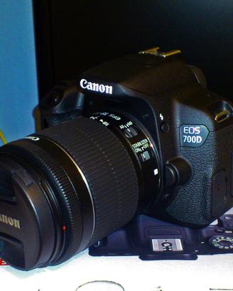 Reflex CANON EOS 700D