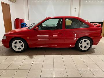 Ford Escort RS 2000 4x4 500 essmplari