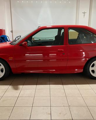 Ford Escort RS 2000 4x4 500 essmplari