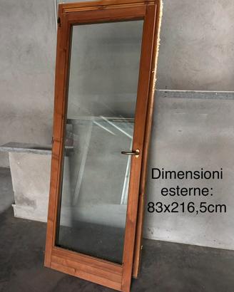 Porta finestra in larice con telaio e doppio vetro