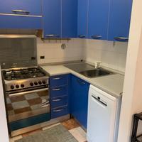 Cucina completa con elettrodomestici