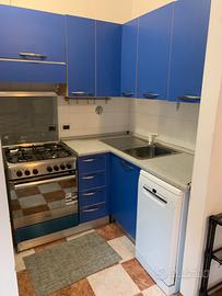 Cucina completa con elettrodomestici