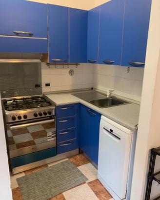 Cucina completa con elettrodomestici