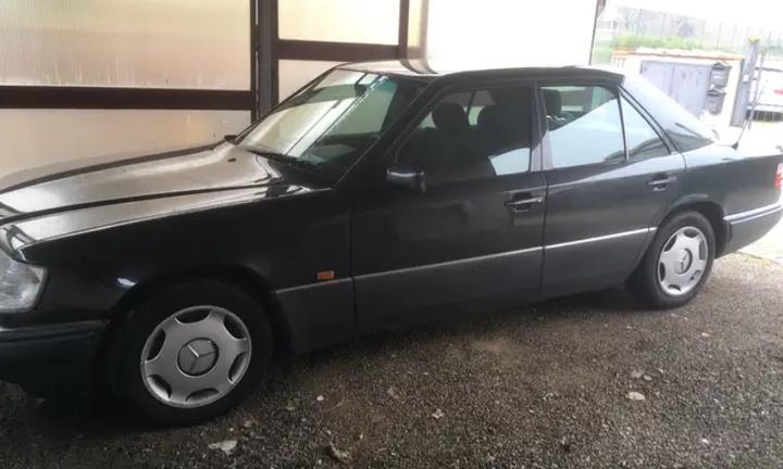 30 anni MERCEDES E200 124 ultima serie 136cv