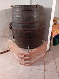 torchio per uva e pigiatrice manuale,botte x ferme