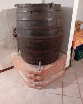 torchio per uva e pigiatrice manuale,botte x ferme