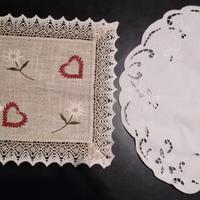 Lotto 2 pezzi centrini decorativi in tessuto