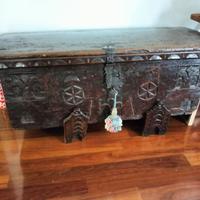 Cassapanca spagnola antica