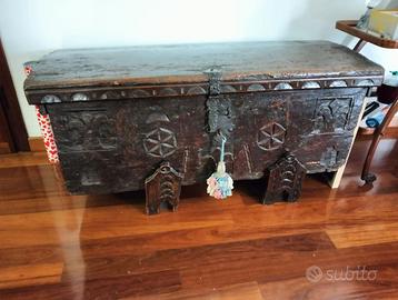 Cassapanca spagnola antica