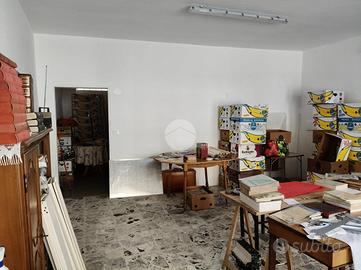 NEGOZIO A TRINITÀ