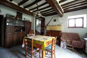 Rustico / Casale di 202 m² con 3 locali e box auto