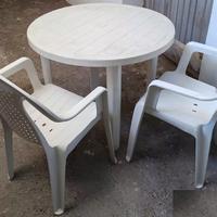tavolo da giardino bianco con 2 sedie