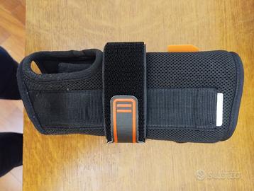 Tutore ortopedico immobilizzatore per polso destro