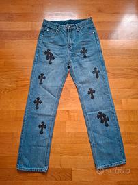 jeans chrome hearts denim con toppe a croci nere