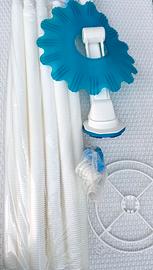 Pulitore automatico per piscina.
