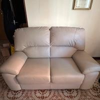 Divano 2 posti ecopelle beige Mondo Convenienza