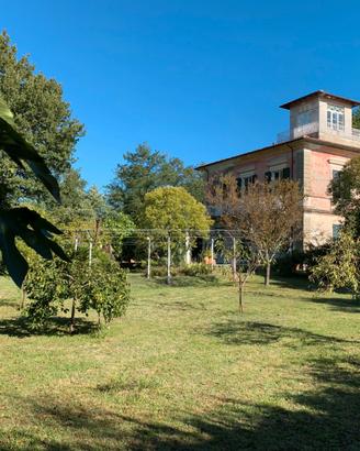 Villa Storica di Pregio con Parco a Sarzana