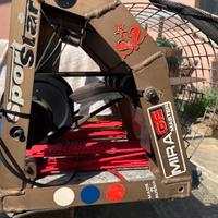 Attrezzo per potenziare braccia , spalle