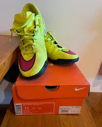 Scarpe da calcetto Nike numero 45