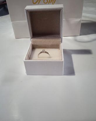 Anello con diamantino