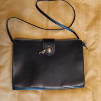 Borsa in pelle nera a tracolla