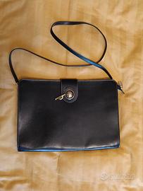 Borsa in pelle nera a tracolla