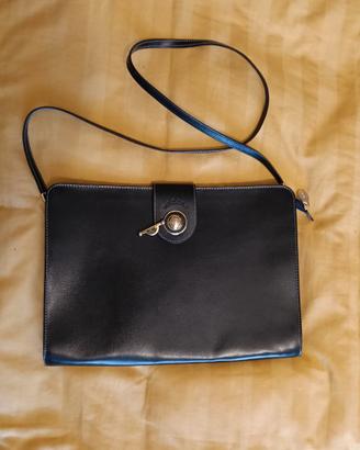 Borsa in pelle nera a tracolla