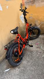 Bicicletta pedala assistita + acceleratore