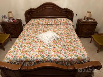 Camera da letto matrimoniale completa.