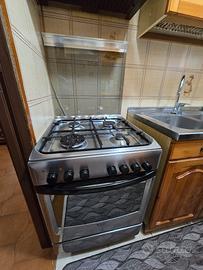 Cucina quattro fuochi Hotpoint Ariston