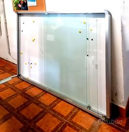 Bacheca magnetica in alluminio e vetro