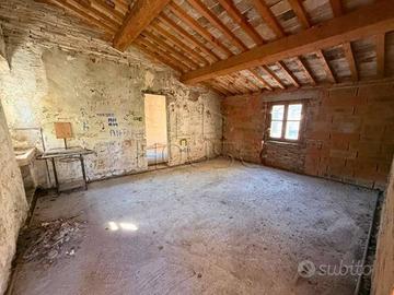 Appartamento di 95 m² con 3 locali e box auto a Ci