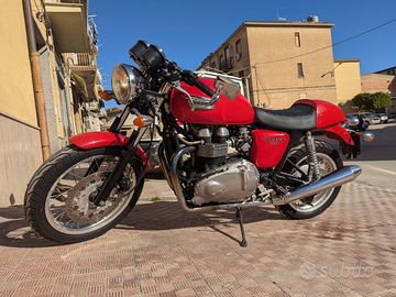 Triumph Thruxton 900