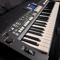 Yamaha PSR S550