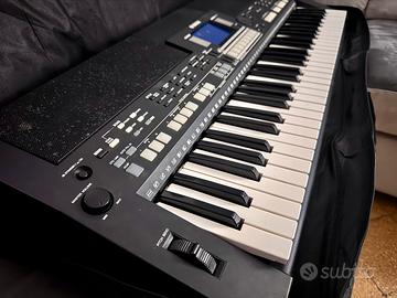 Yamaha PSR S550