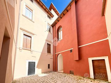 MONOLOCALE A L'AQUILA