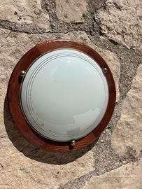 Lampada a muro con base di legno